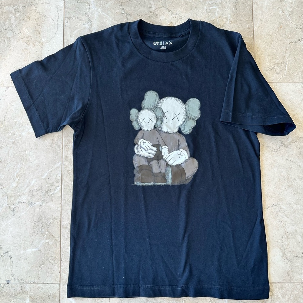 UT Uniqlo x KAWS Black Graphic T-Shirt in size XXS